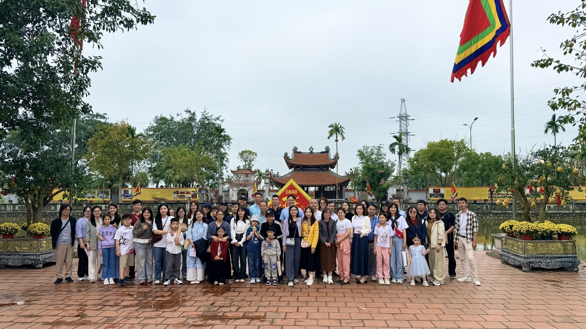 Ngày 01/03/2026, các CBNV FOBIC đã cùng nhau du xuân tới Chùa Giám (Nghiêm Quang Tự) và Đền Bia — những địa danh giàu giá trị lịch sử, văn hóa của vùng đất Hải Dương